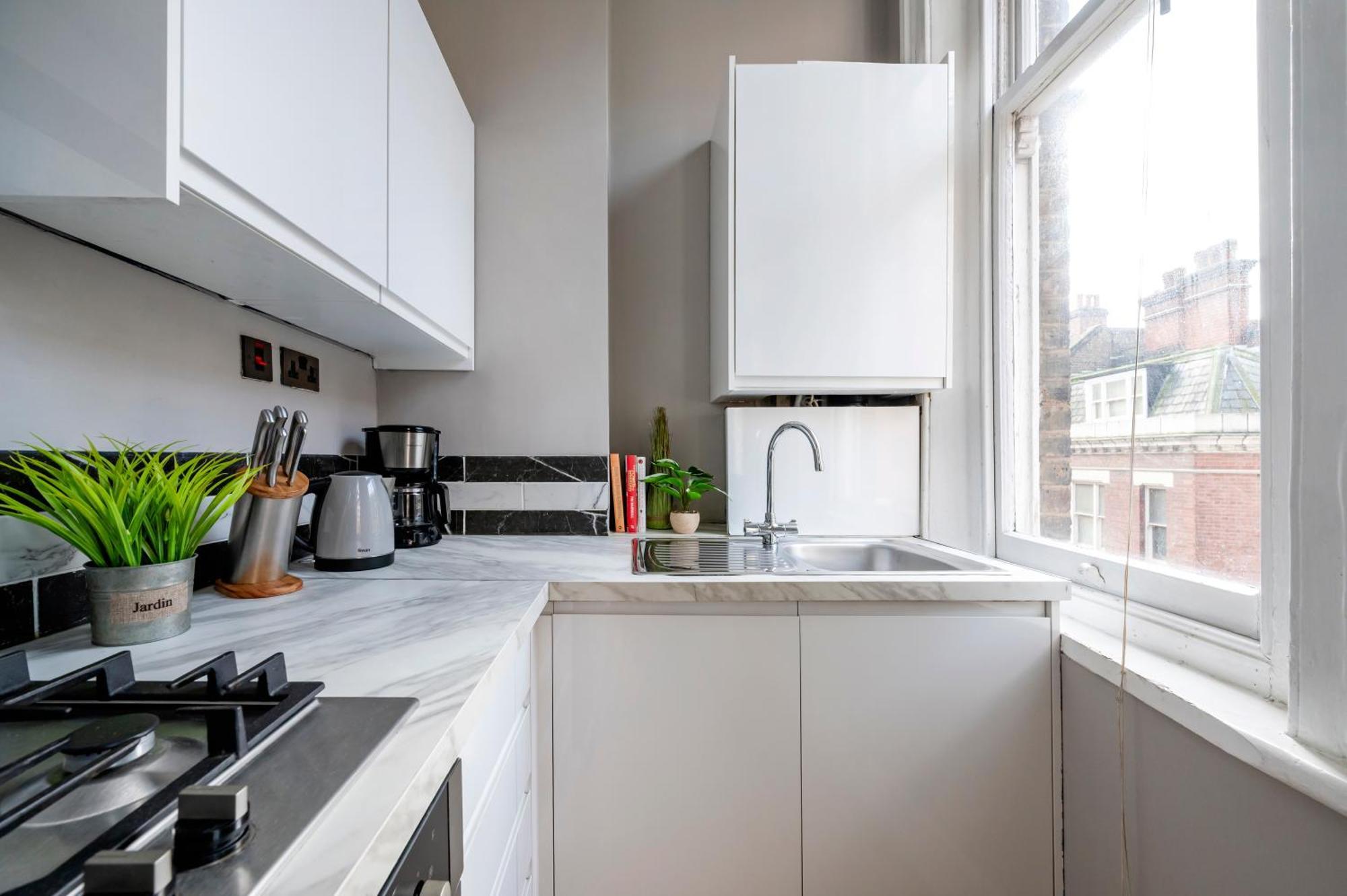 Sunny Corner Apartment In Center Of London Eksteriør billede